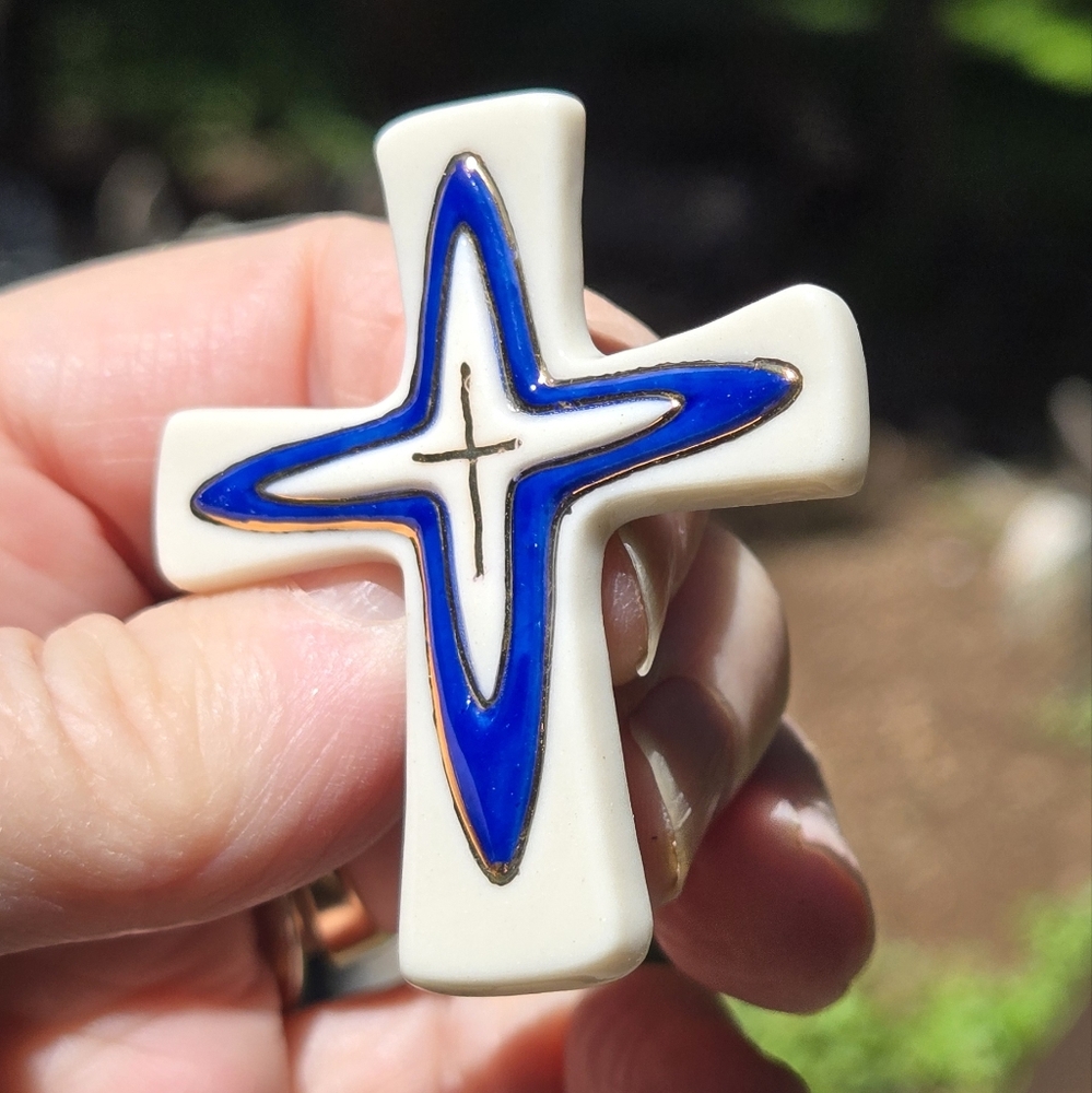 Porcelain Blue White & Gold Cross Brooch 2" - Picture 4 of 7